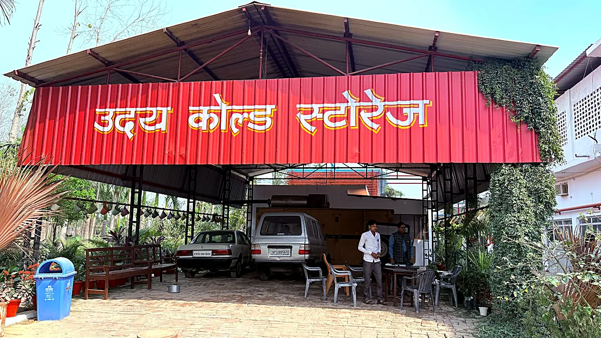 उदय कोल्ड स्टोरेज का गेट