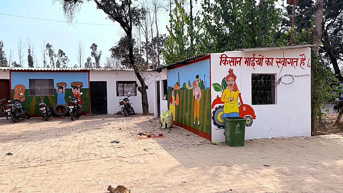 किसान भाइयों का स्वागत है — स्टोर की दीवार